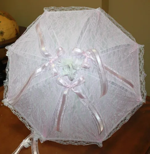Vista 4 de Encaje paraguas parasol rosa de, novia o el bebé ducha con lazos y flores22inches