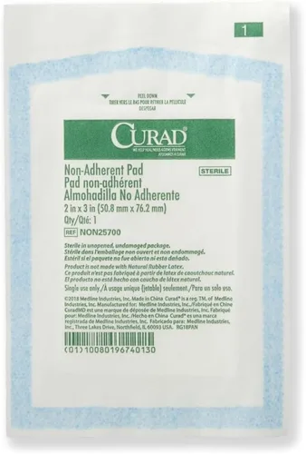 Vista 4 de Curad Almohadillas estériles no adherentes, suaves, perforadas, absorbentes, algodón/poliéster, 2" x 3", estériles, 100 almohadillas