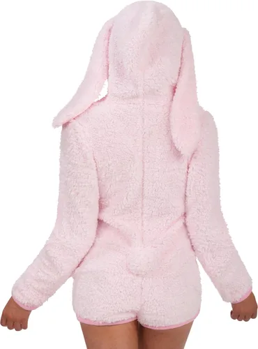 Vista 4 de Giggling Getup Disfraz de pijama de conejo para adulto, acogedor disfraz de conejo rosa, mameluco con capucha de sherpa, overol corto