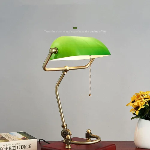 Vista 2 de Lámpara de mesa Esmeralda Verde Vidrio Luz de lectura Base de madera 1920 Clásico Banker lámpara Verde Pull Switch LED Lámpara de escritorio