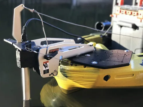 Vista 6 de Wilderness Systems Placa de montaje de popa de kayak Gen 2 Compatible con kayaks ATAK 120 Montaje de motor Torqueedo Montaje en poste