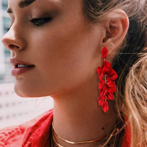 Vista 2 de Just Follow - Aros largos de acrílico con pétalos de rosa, flores grandes y borlas florales para mujeres y niñas