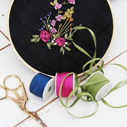Vista 4 de Threadart Juego de cintas de seda - Tonos azules - Colección Five Spool - 100% seda pura - 55 yardas Coordinated set of soft 100% pure silk ribbon