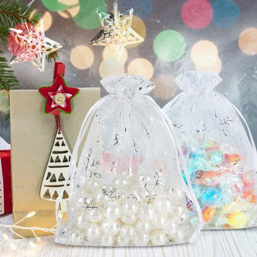 Vista 6 de HRX Package 100 bolsas de organza de copo de nieve de Navidad de 5 x 7 pulgadas, bolsas de regalo de malla con cordón blanco para joyas, dulces