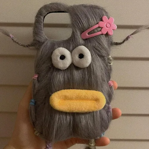 Vista 14 de Funda de felpa negra para iPhone 12, lindas fundas DIY de pelo largo con cara divertida y pelo cálido, funda protectora de invierno de dibujos Negro