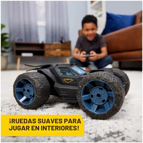 Vista 5 de DC Comics, Batman Stunt Force Batmobile, auto de control remoto para interiores, Turbo Boost y trucos locos, juguetes coleccionables de superhéroes