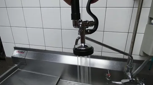 Vista 8 de Pulverizador de preenjuague para fregadero de repuesto para grifo de fregadero comercial pulido de alta presión, negro