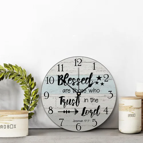 Vista 2 de Trust in the Lord With All Your Heart - Reloj de pared con versículo bíblico – Arte de cita religiosa de madera cristiana inspiradora – Madera
