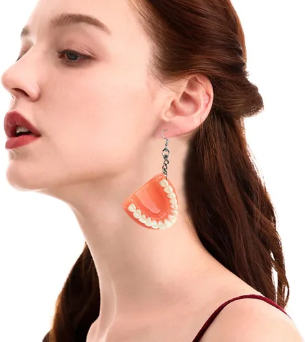 Vista 3 de GBAHFY Aretes de dentadura postiza Aretes colgantes en forma de diente de resina melocotón y blanco para mujer Uso casual, fiesta, festival