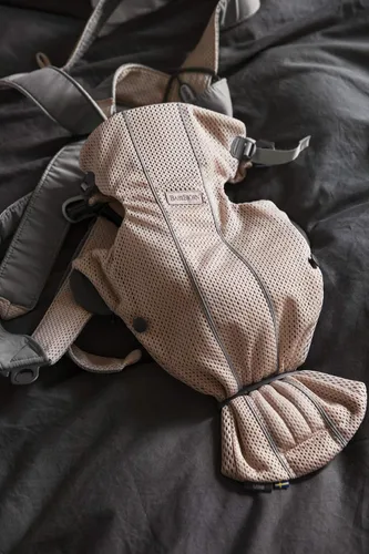Vista 3 de BabyBjörn Portabebés Mini, malla 3D, rosa perlado (7-25 libras), ergonómico, fácil de usar