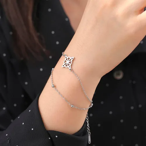 Vista 2 de Pulsera de nudo de brujas para mujer, de acero inoxidable, nudo celta con símbolo Wiccano, pulsera en capas, dije único, pulsera ajustable de doble