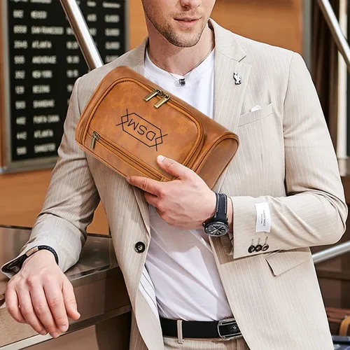 Vista 5 de Neceser personalizado para hombres, marido, novio, papá, cuero con capacidad para viaje, kit de viaje hecho a mano con grabado personalizado, nombre