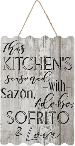 Vista 9 de Letrero de madera con texto en inglés «This Kitchen is Seasoned with Sazon Adobo Sofrito & Love» La Cocina española puertorriqueña para decoración