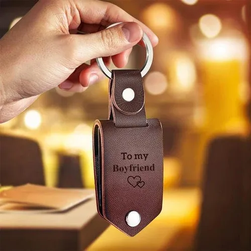 Vista 2 de IZI POD Llaveros personalizados para hombres, llaveros para novio, llavero con foto con texto en inglés "I Need You Here with Me