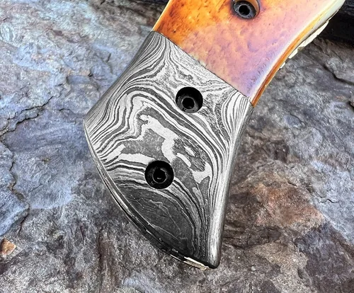 Vista 5 de WINTERFELL Cuchillo de bolsillo de acero de Damasco con mango de hueso de camello quemado con clip para cinturón, cuchillo de regalo personalizado