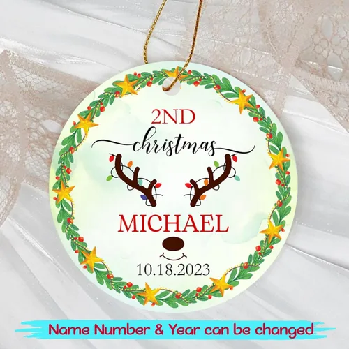 Vista 2 de Adorno de Navidad personalizado de segundo regalo para bebé, hijo, hija, nombre personalizado, reno, corona de bebé, adorno de Navidad 2025, adorno