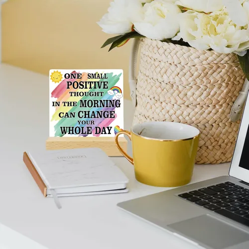 Vista 5 de ORIGACH Placa con citas inspiradoras, un pequeño pensamiento positivo en la mañana puede cambiar tu mesa todo el día con soporte de madera, citas