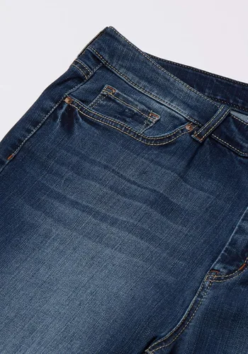 Vista 3 de Jessica Simpson Jeans de talle alto con curvas para mujer