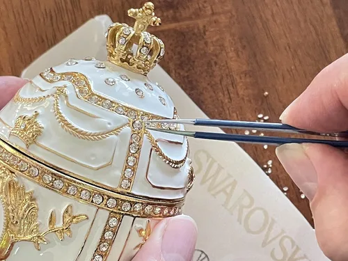 Vista 4 de Faberge Huevo Joyero estilo oro de 24 quilates huevo ruso 5ct hecho a mano Leones joyas coronación 200 teléfonos diamantes de cristal 6.5 pulgadas