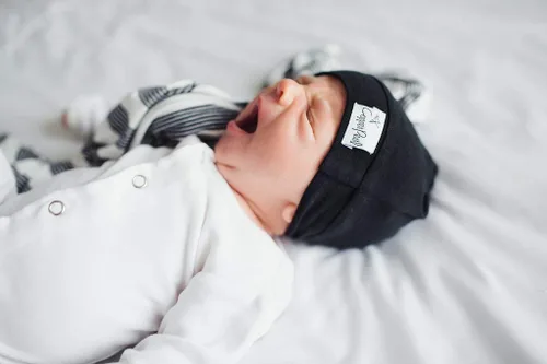 Vista 47 de Copper Pearl - gorro de bebé con nudo superior elástico suave