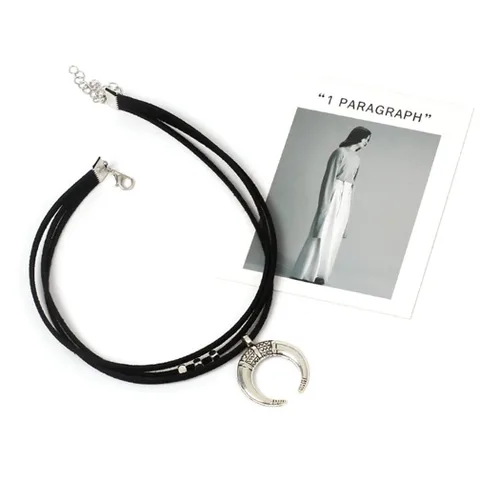 Vista 4 de FMR Gargantilla de luna creciente para mujer, collar de luna, collar de terciopelo negro, collar vintage de múltiples capas, collar con colgante