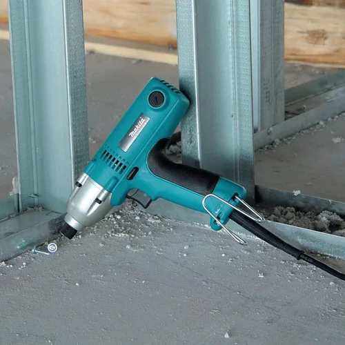 Vista 2 de Makita Destornillador de impacto 6952 con accionamiento hexagonal de 1/4
