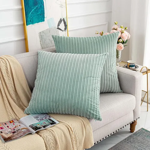 Vista 171 de UGASA - Fundas de almohada decorativas de terciopelo suave y sólidas de Navidad para sala de estar/sofá, 16 x 16 pulgadas, 2 unidades, color burdeos
