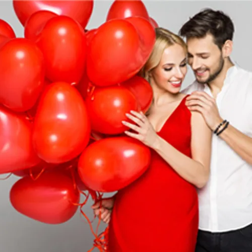 Vista 6 de Globos de San Valentín para Decoración del Día de San Valentín Globos con "I Love You" y Globos de Corazón Kit con 1000 Piezas de Pétalos de Rosa