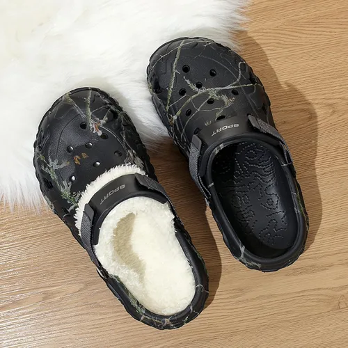 Vista 5 de SECHRITE Zuecos con forro de piel para hombre, pantuflas de invierno mullidas de ancho ancho con plantilla acolchada, zapatos cálidos para casa