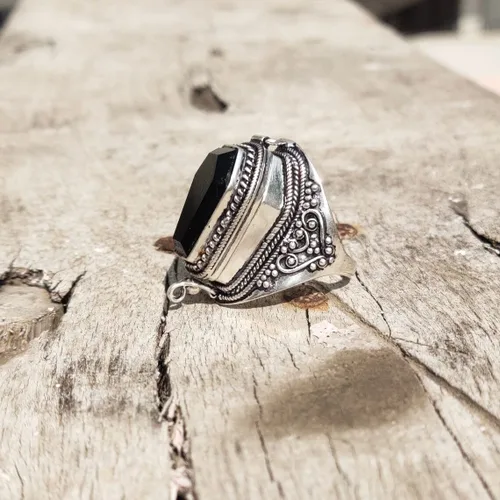 Vista 2 de Black Onyx Box Ring, Coffin Box Ring, Unique Jewelry, Boho Style, Poison box Ring, Handmade Poison Ring, Openable Poison Ring, Poison ring, Silver
