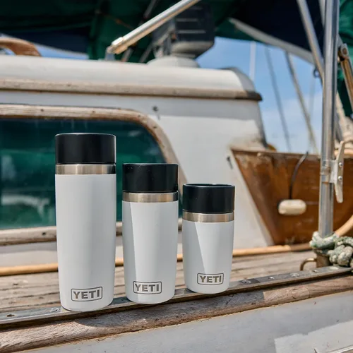 Vista 4 de YETI Rambler - Botella de viaje de 8 onzas, acero inoxidable, aislada al vacío con tapa a prueba de fugas, color negro
