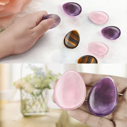 Vista 4 de Paquete de 2 piedras de preocupación para el pulgar para la ansiedad, juego de cristales curativos de amatista de cuarzo rosa natural, piedras