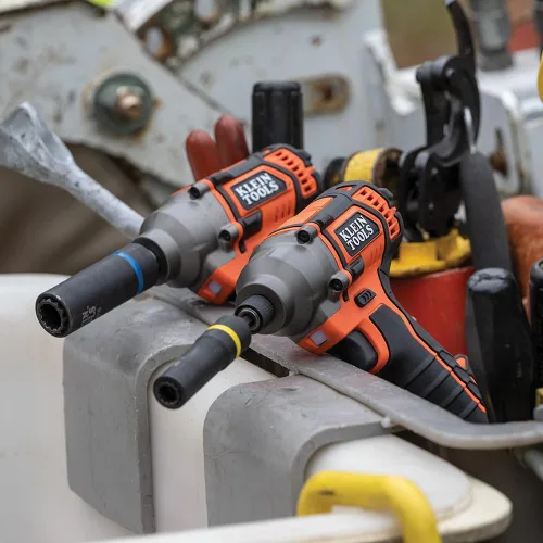 Vista 8 de Klein Tools BAT20CD - Destornillador de impacto de 1/4 pulgadas, 20 V, funciona con pilas, diseño compacto para un excelente control en espacios