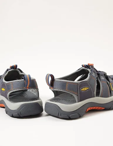 Vista 9 de KEEN Sandalias de agua Newport H2 con punta cerrada para hombre, Negro