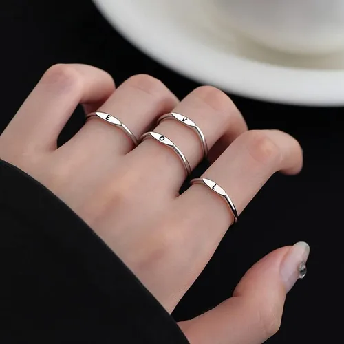 Vista 4 de Anillo de inicial para mujer, lindo anillo ajustable con letras mayúsculas de plata apilable