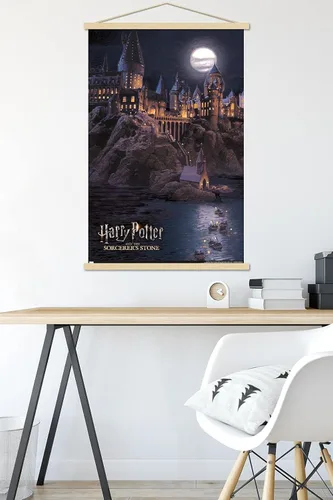 Vista 5 de Trends International Harry Potter y la piedra del hechicero - Póster de pared de Hogwarts por la noche, 22.37 x 34.00 pulgadas, impresión premium