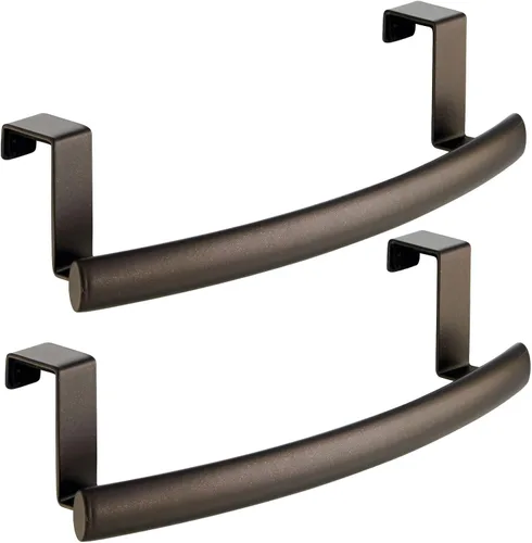 Vista 15 de mDesign - Barra de toallas curva de acero para colgar sobre la puerta, colgador para armario o armario, soporte de almacenamiento para cocina, baño