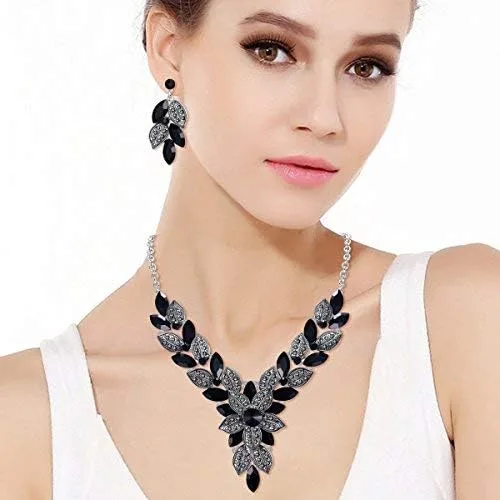 Vista 3 de EVER FAITH Conjunto de pendientes de collar de gota de flores y hojas de cristal elegante para mujer