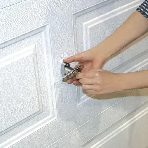 Vista 3 de Kit universal de cerradura de puerta de garaje con pestillo de resorte y manija con llave
