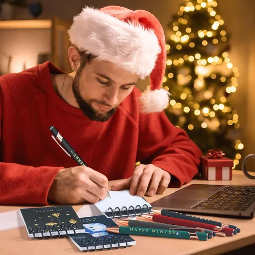 Vista 5 de Qeeenar 48 piezas de recuerdos de fiesta de Navidad, 24 mini bloc de notas en espiral de Navidad y 24 bolígrafos retráctiles de Papá Noel