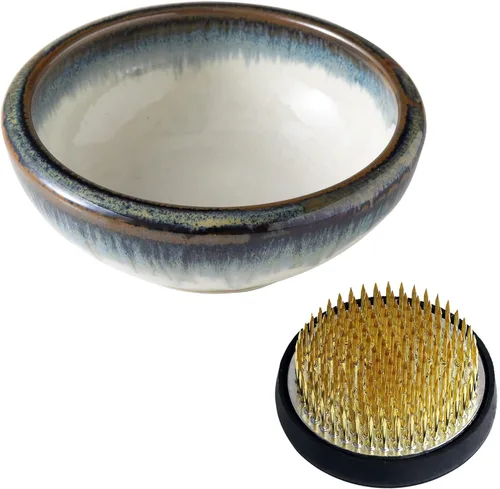 Vista 14 de Kit esencial de herramientas para arreglos florales Ikebana japonés de la serie Minoyaki de Wazakura con pequeña jarra de cerámica redonda y rana