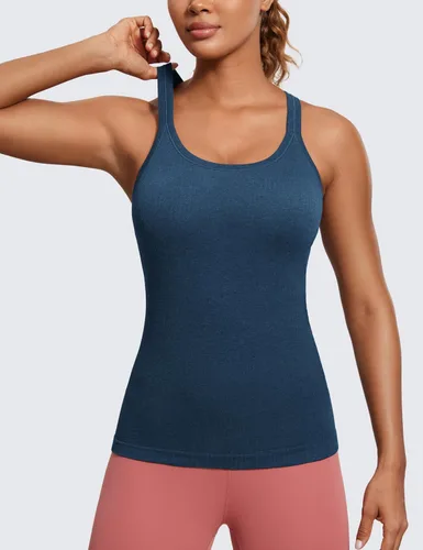 Vista 2 de CRZ YOGA Camiseta sin mangas acanalada sin costuras para mujer con brasier integrado, cuello redondo acolchado, adelgazante, atlética, larga