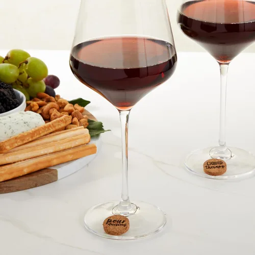 Vista 3 de Juvale Dijes de copa de vino, corcho circular de 1 pulgada, paquete de 12 unidades, dijes de vino para copas de tallo y decoración divertida