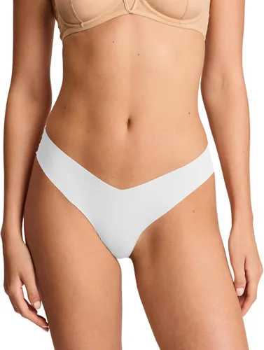 Vista 10 de commando Classic Thong Invisible Everyday Thong No-Show Underwear Loved by Celebrities & Stylists Raw-Cut Microfiber Beige