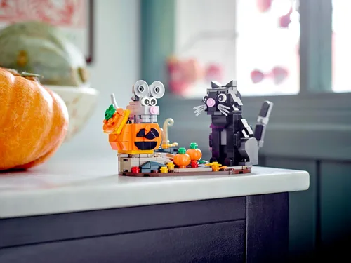 Vista 2 de LEGO Kit de Construcción de Halloween Gato y Ratón 40570, Decoración Fantástica de Halloween con Adorables Juguetes de Gato, Ratón y Calabaza
