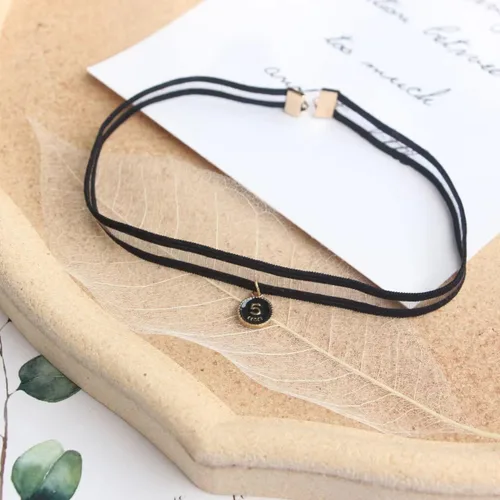 Vista 6 de Kiethleasa Gargantilla de terciopelo negro para mujeres y niñas, conjunto de collar gótico, collar ajustable de encaje, collar de moda con dije