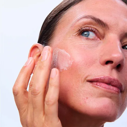 Vista 6 de Clarins Crema de día súper restauradora Hidratante antienvejecimiento para piel madura debilitada por cambios hormonales Repone, ilumina