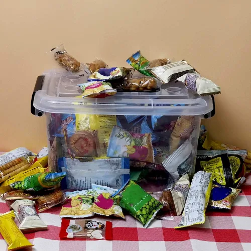 Vista 6 de Paquete de 6 cajas de almacenamiento de 5.5 cuartos de galón con tapas, pequeños contenedores de almacenamiento de plástico con asa