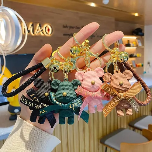 Vista 4 de BEXOA Lindo llavero Kawaii Anime Llaveros Accesorios, Kawaii Little Bear Bolso Charm Car Cartoon Llavero para niñas y mujeres