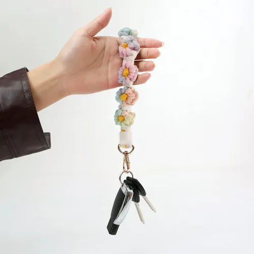 Vista 3 de Llavero de macramé hecho a mano, llavero de muñeca para llaves, lindo llavero de flores para mujer